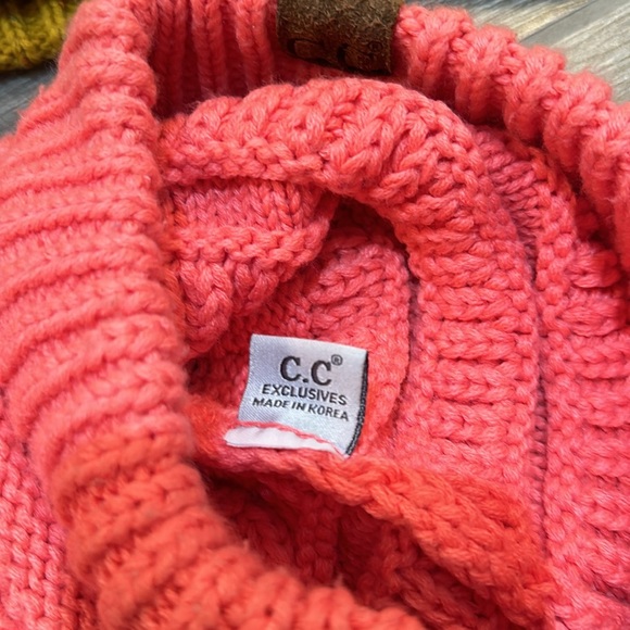Set of CC knit beanies with hole for pony tail pink and heathered mustard - Picture 3 of 7